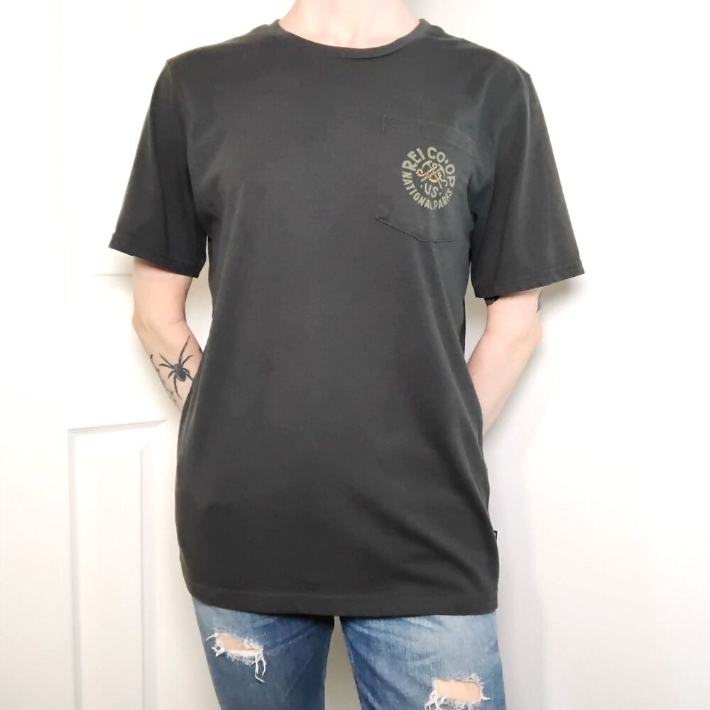 REI Co-Op Short Sleeve Pocket Tee Size Small Gray